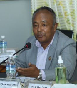 सांसद बजेट लगेर जनताको प्रिय बन्न खोज्दा कानुन निर्माण ओझेलमा पर्यो : सांसद तामाङ